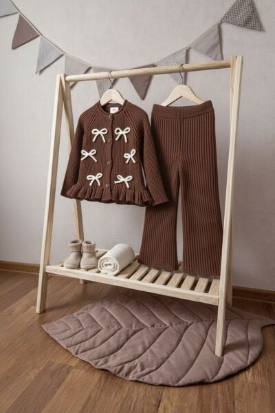 Kurdele detaylı triko takım kahve