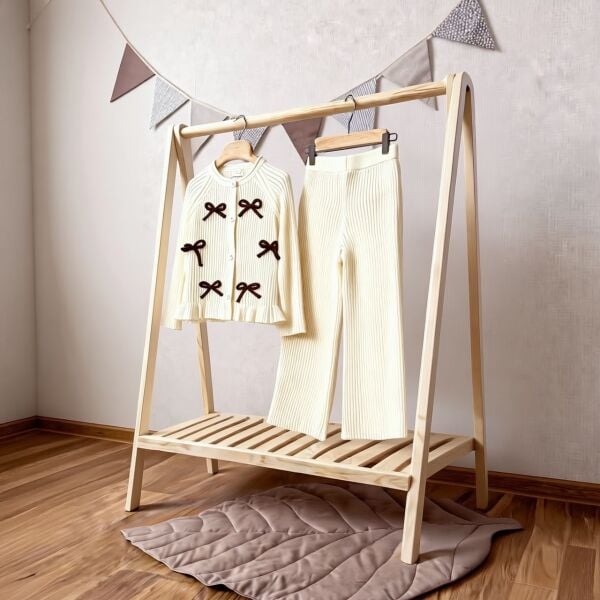 Kurdele detaylı triko takım krem