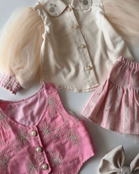 Tütülü gömlekli etekli yelekli takım