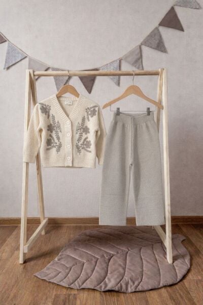 Çiçek detaylı Triko takım