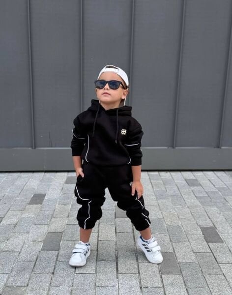 Kapişonlu Şardonlu takım