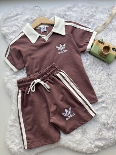 Yaka detaylı takım