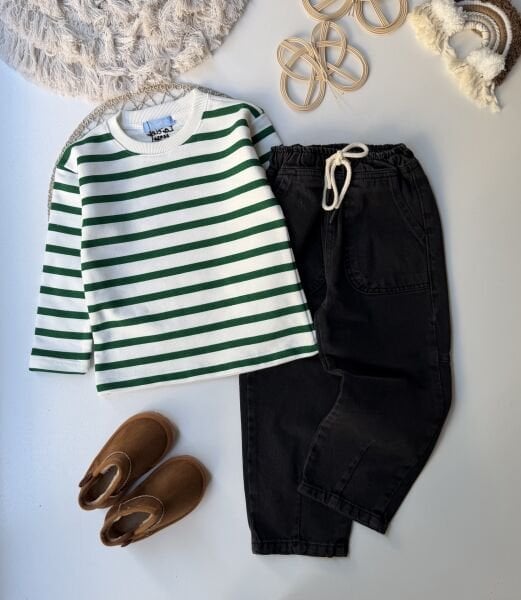 Çizgili tişört Gabardin pantolon takım